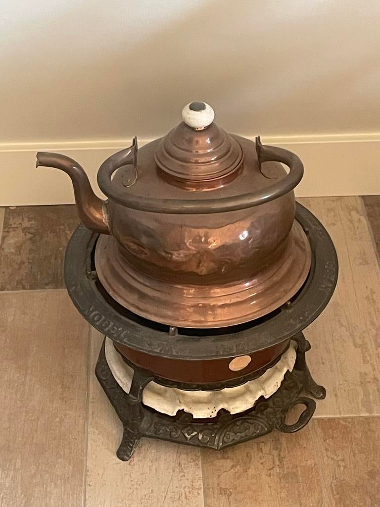 Antieke koperen ketel met petroleumstel, Ophalen