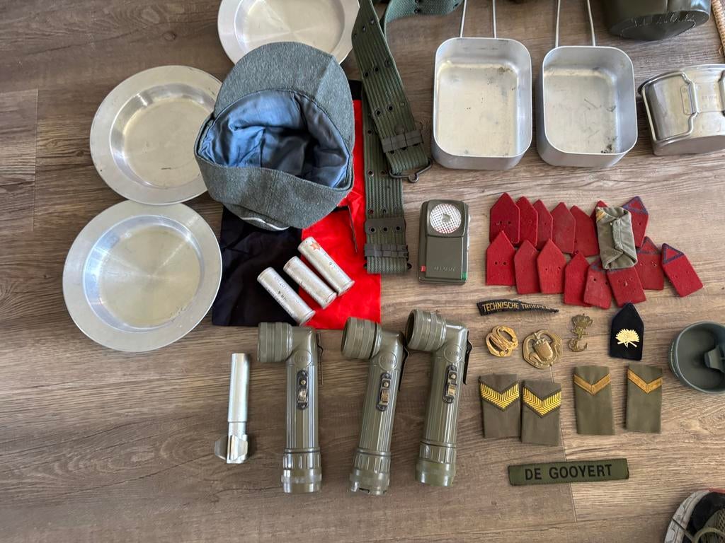 Doos met militaire spullen, alles in 1 koop, Ophalen of Verzenden, Landmacht, Nederland, Overige typen