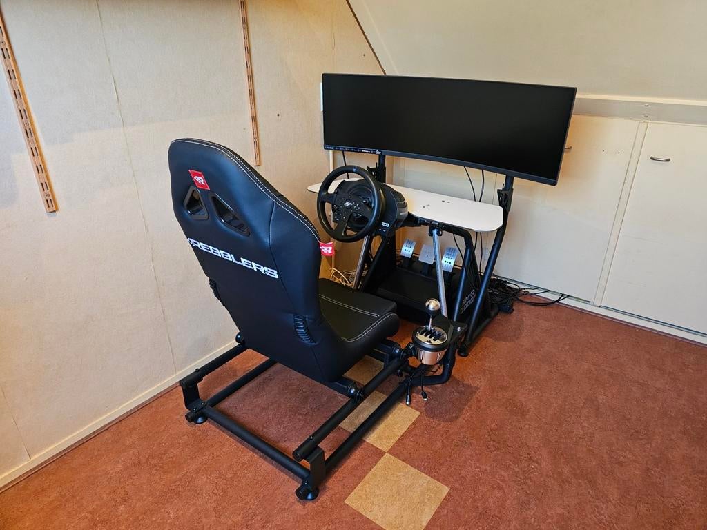 Sim racing frame + stoel + TV standaard, Spelcomputers en Games, Games | Overige, Zo goed als nieuw, Racen en Vliegen, 1 speler