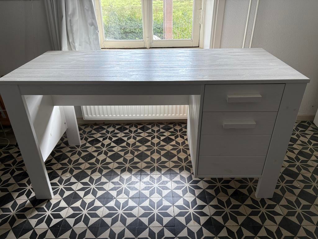 Leuk grenen bureau voor kinderkamer, Ophalen, Gebruikt, Bureau