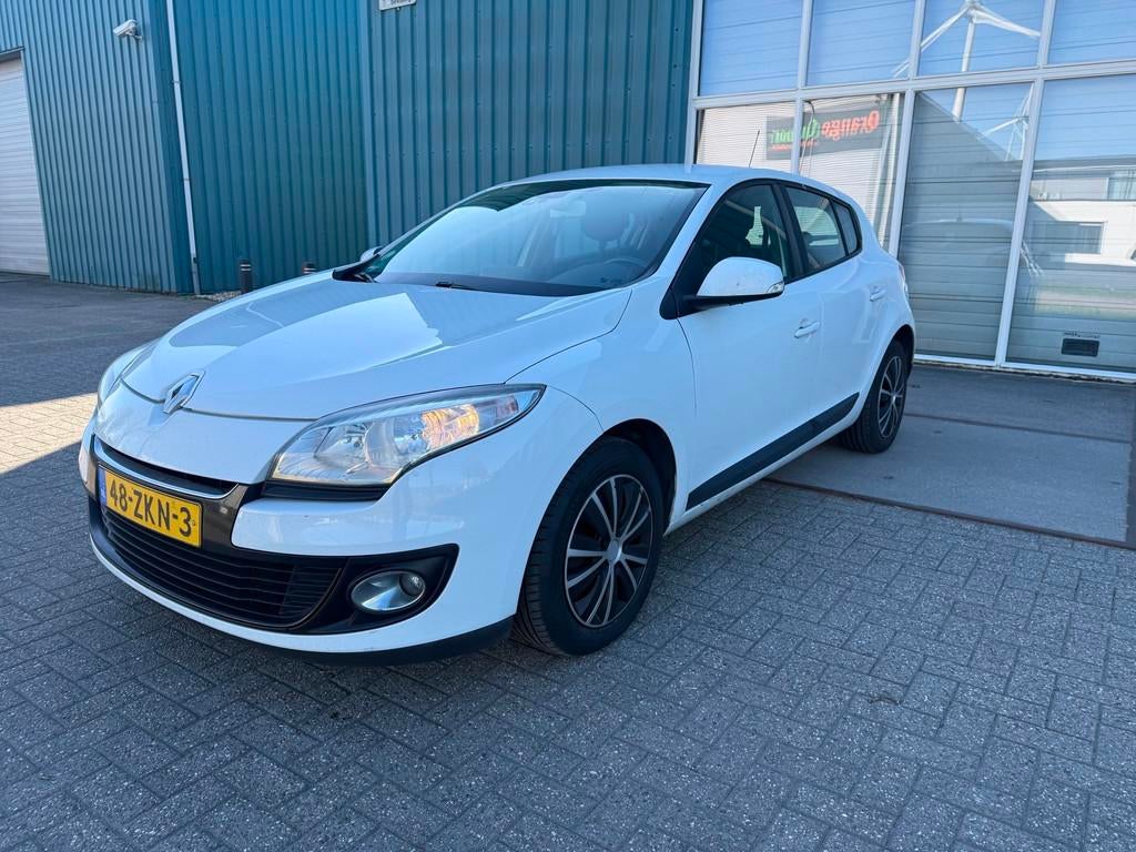 Renault Mégane 1.5 dCi Expression, Auto's, Euro 5, Gebruikt, 4 cilinders, Wit