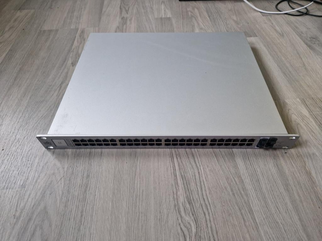 Ubiquiti UniFi Switch US-48-750W PoE+ 48-poorts Gigabit Swit, Computers en Software, Netwerk switches, Ophalen of Verzenden, Gebruikt