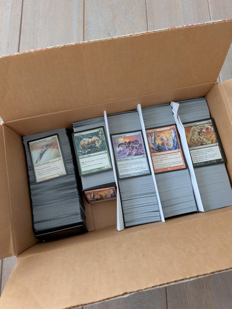 MtG Fifth Dawn Bulk Commons & Uncommons in doos, Ophalen of Verzenden, Gebruikt, Meerdere kaarten