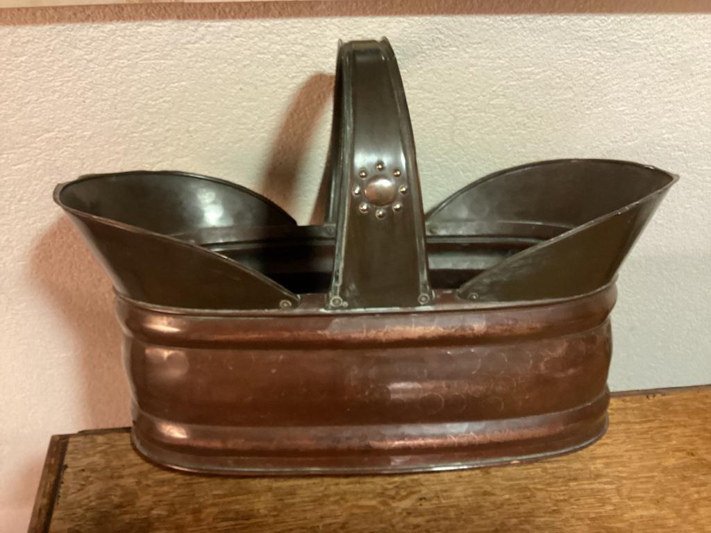 Gehamerde Koperen Bak met Hengsel. ’Amsterdamse School ?’, Ophalen of Verzenden