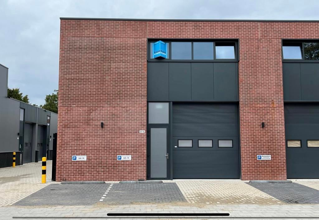 Bedrijfspand met kantoor te tilburg, Huizen en Kamers, Kamers te huur