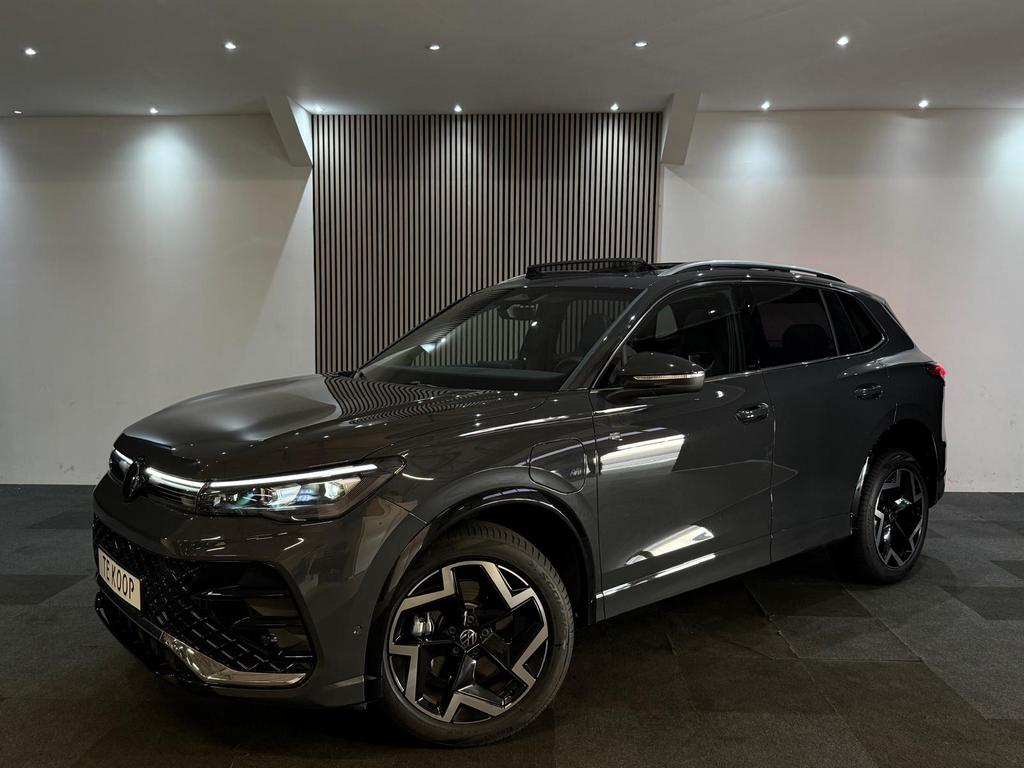 Volkswagen Tiguan 1.5 eHybrid R-Line 272PK/Led-Matrix/Pano//, 1498 cc, 4 cilinders, Leder en Stof, Hybride Elektrisch/Benzine
