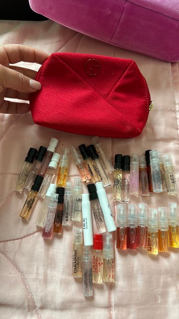 Armani pouch met 36 samples, Ophalen of Verzenden, Zo goed als nieuw, Zwart, Gehele gezicht