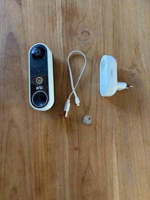 Arlo Doorbel en Camera en Chime, Ophalen of Verzenden, Bewegingsdetectiesensor, Gebruikt, Draadloos