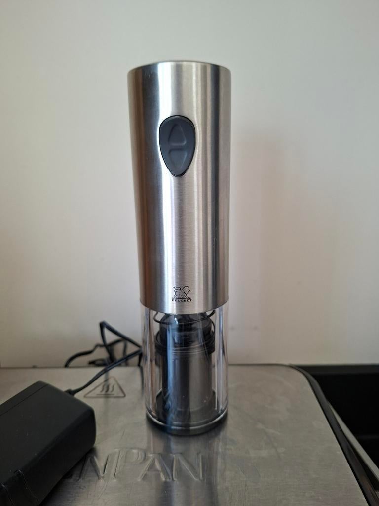 Peugeot elektrische kurkentrekker met oplader, Huis en Inrichting, Keuken | Keukenbenodigdheden, Zo goed als nieuw, Ophalen of Verzenden