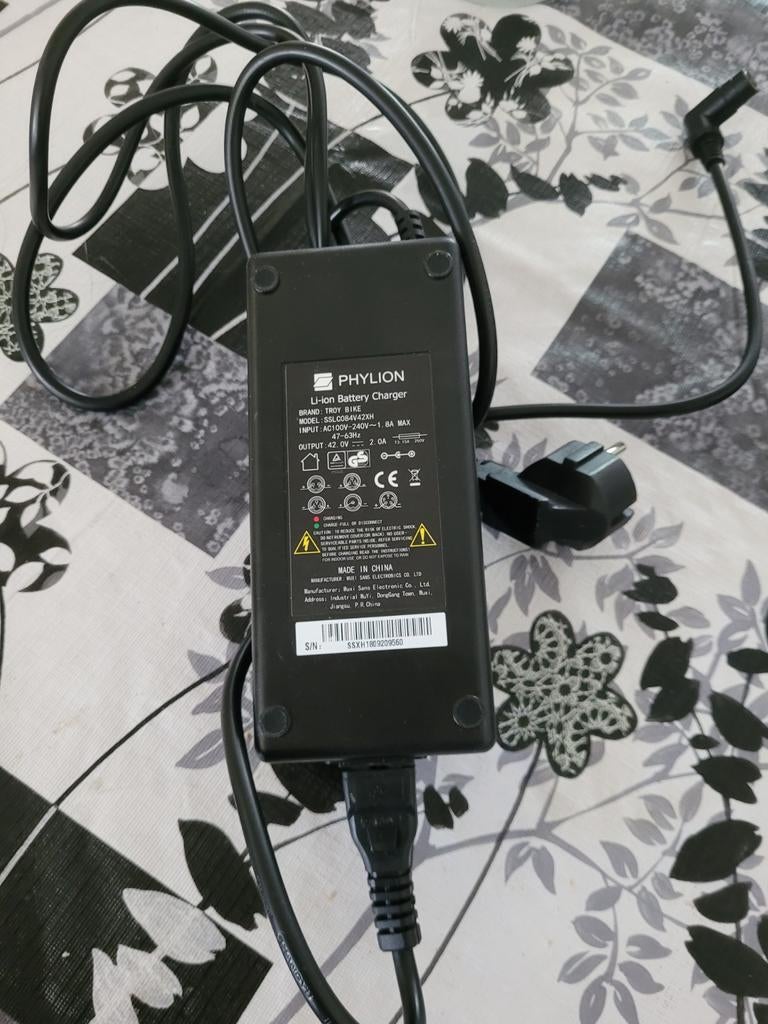 Phylion Li-ion acculader Model:SSLC084V42XH, Fietsen en Brommers, Fietsaccessoires | Fietsaccu's, Ophalen of Verzenden, Gebruikt