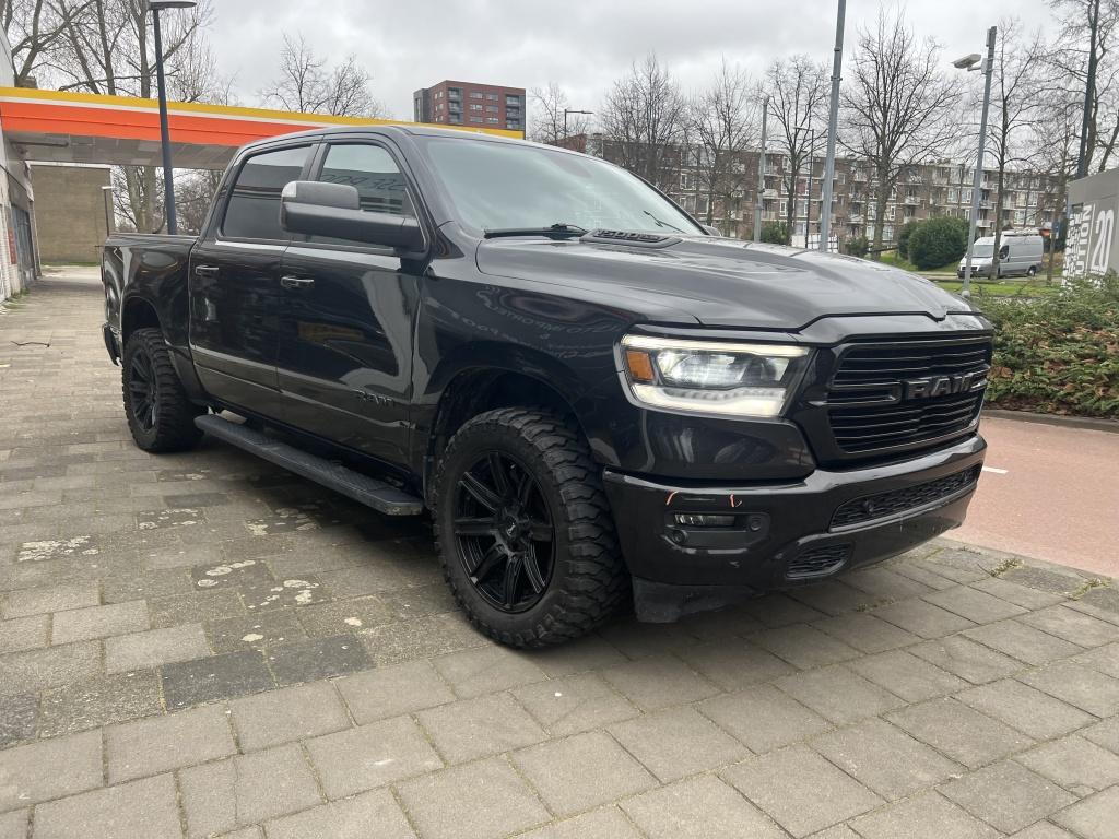 Dodge Ram 1500 SPORT PANO 12 INCH NAVI LEER 48950.00 NETTO, Metallic lak, Gebruikt, Zwart, Origineel Nederlands