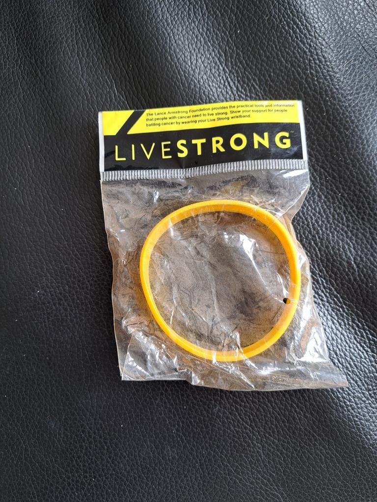 Livestrong polsbandje., Ophalen of Verzenden, Nieuw, Geel, Kunststof of Plastic