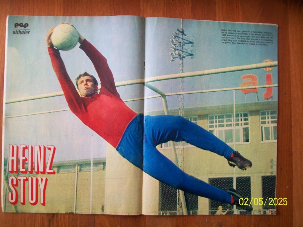 Poster Heinz Stuy - Ajax , The Byrds - Pep 1970, Verzenden, Zo goed als nieuw, Ajax, Boek of Tijdschrift