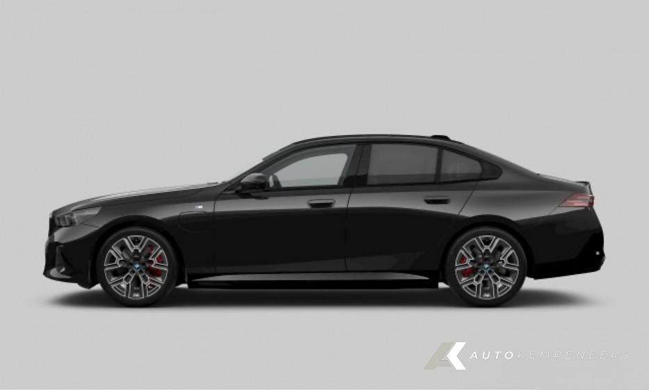 BMW 5 Serie 550 BMW 550e xDrive M Sport Pro | Bowers & Wilki, Automaat, Gebruikt, 22 kWh, 2000 kg