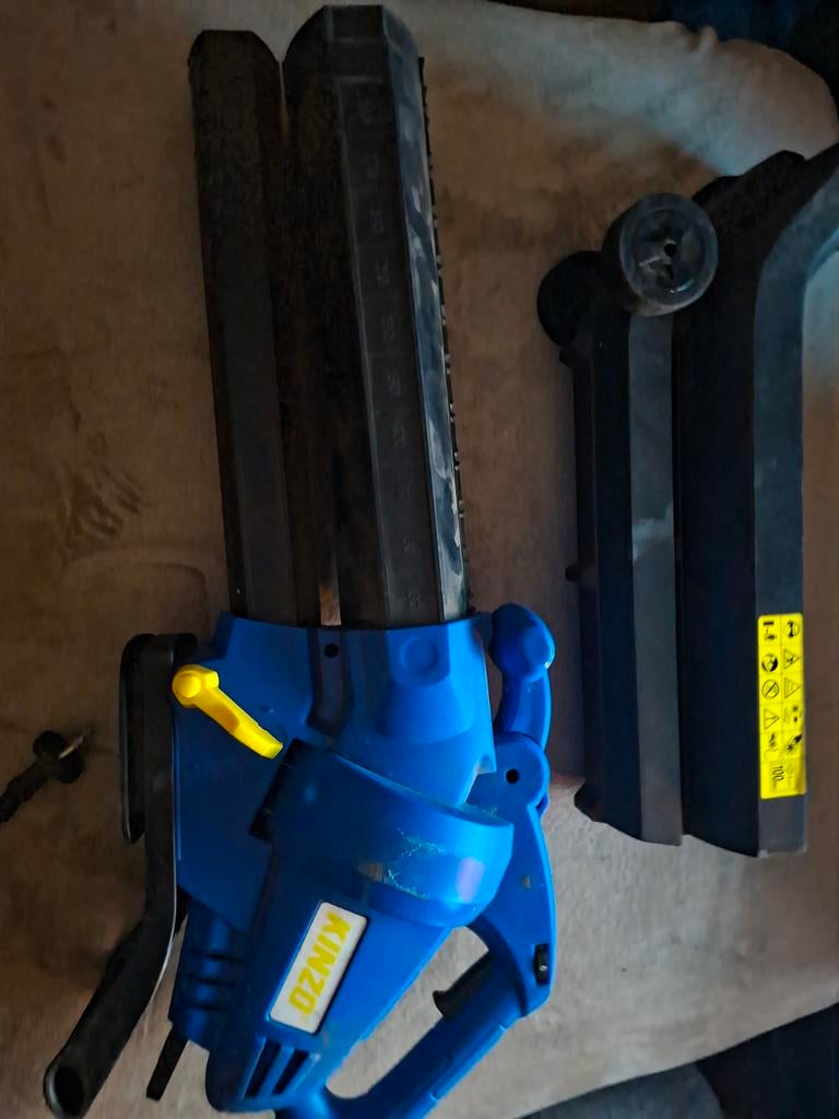 Kinzo Bladblazer met Zuigfunctie en Kabel - 2500W, Ophalen, Handgedragen, Zo goed als nieuw, Kinzo