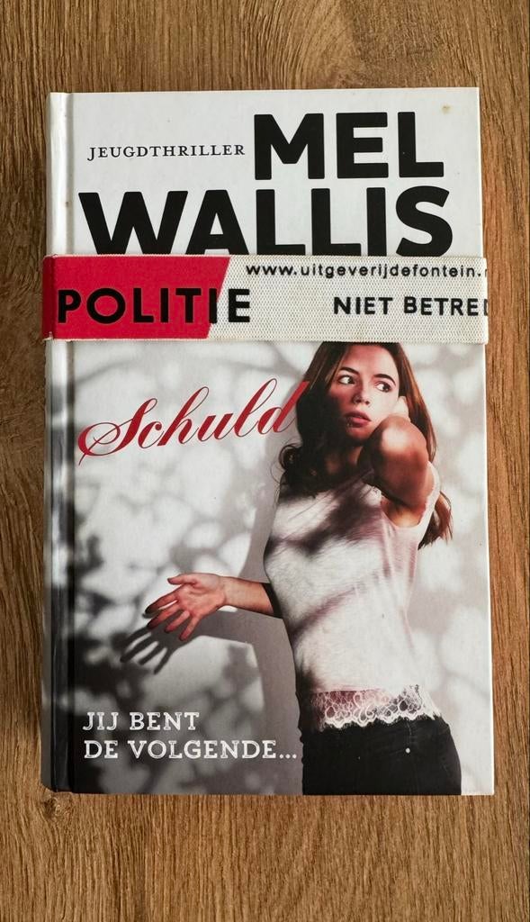 Jeugdthriller 'Schuld' - Mel Wallis de Vries (goede staat), Ophalen of Verzenden, Gelezen, Fictie
