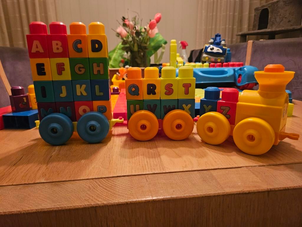 Mega Bloks Alfabet Trein - Leerzaam Speelplezier, Ophalen of Verzenden, Zo goed als nieuw, Megabloks