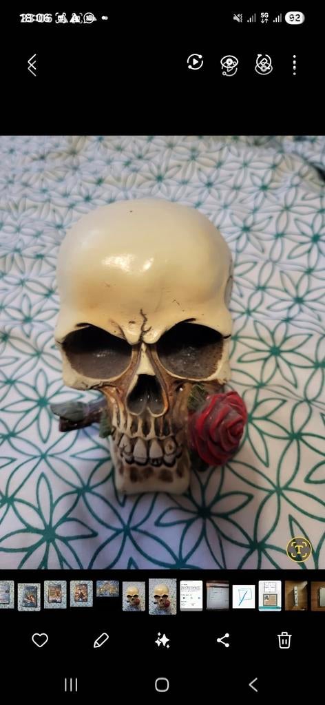 Decoratief schedel beeld met roos, Verzamelen, Beelden en Beeldjes, Ophalen of Verzenden