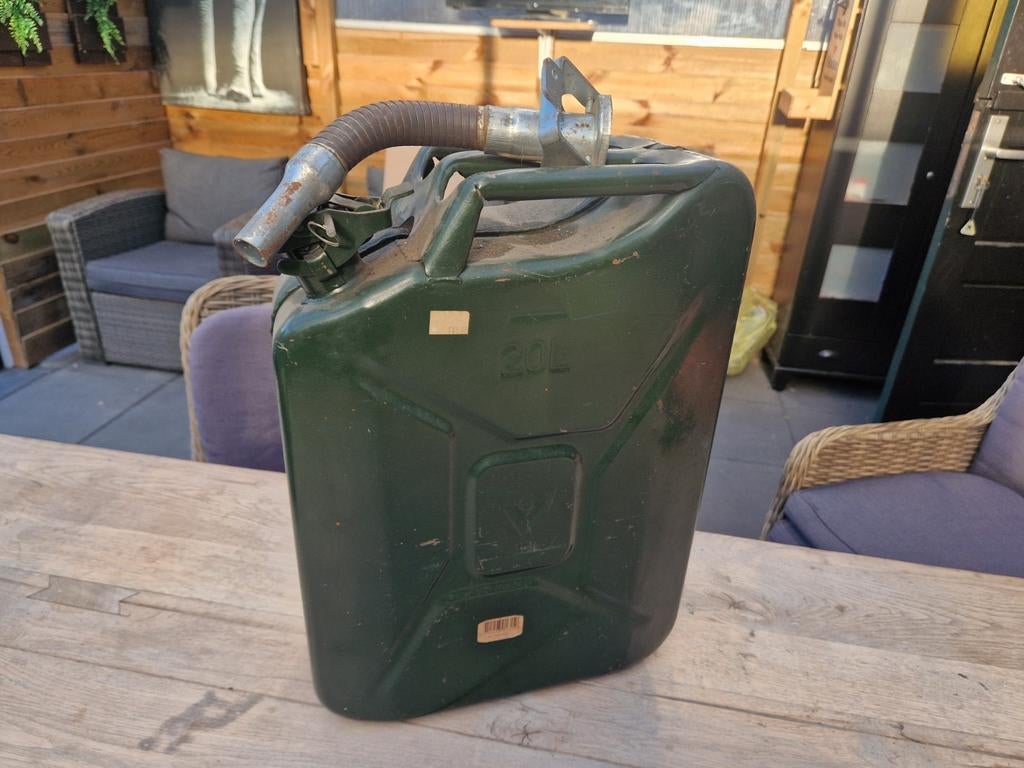 Retro groene jerrycan - 20L benzineblik, Ophalen of Verzenden