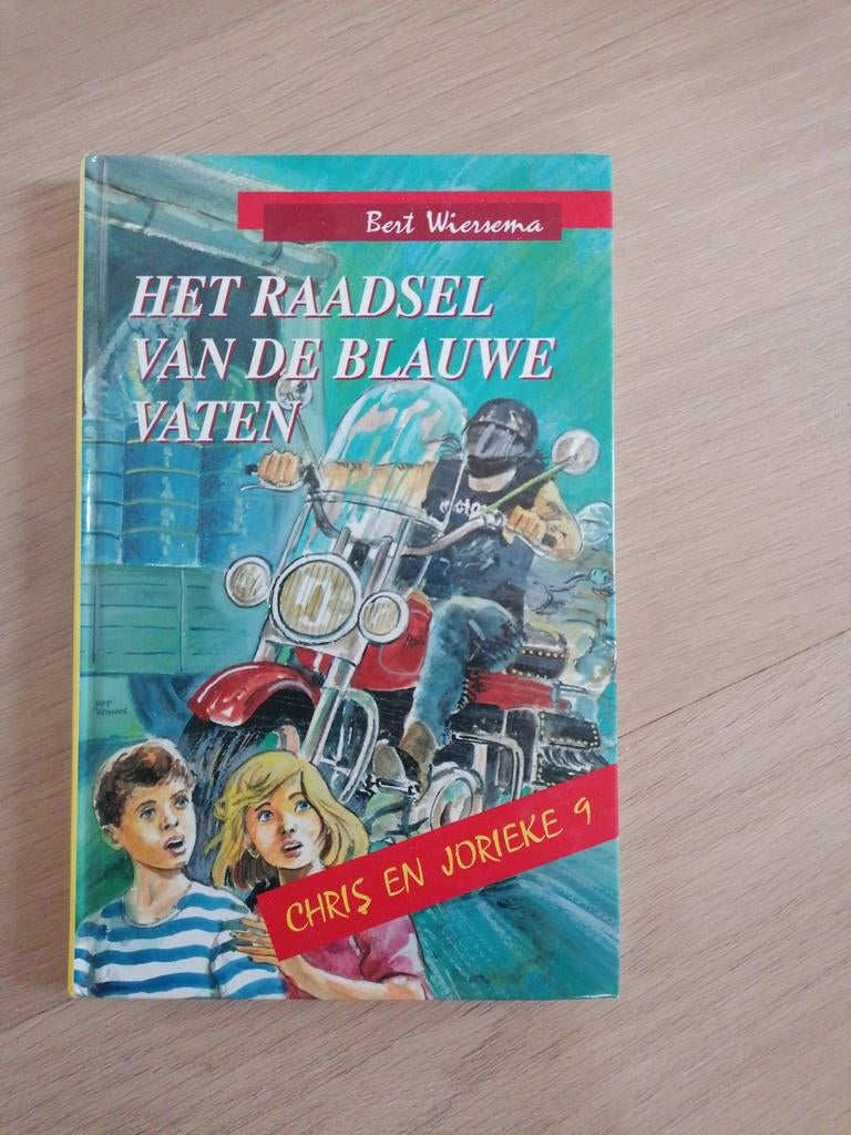Het Raadsel van de Blauwe Vaten - Chris en Jorieke 9, Ophalen of Verzenden, Gelezen, Bert Wiersema, Fictie algemeen