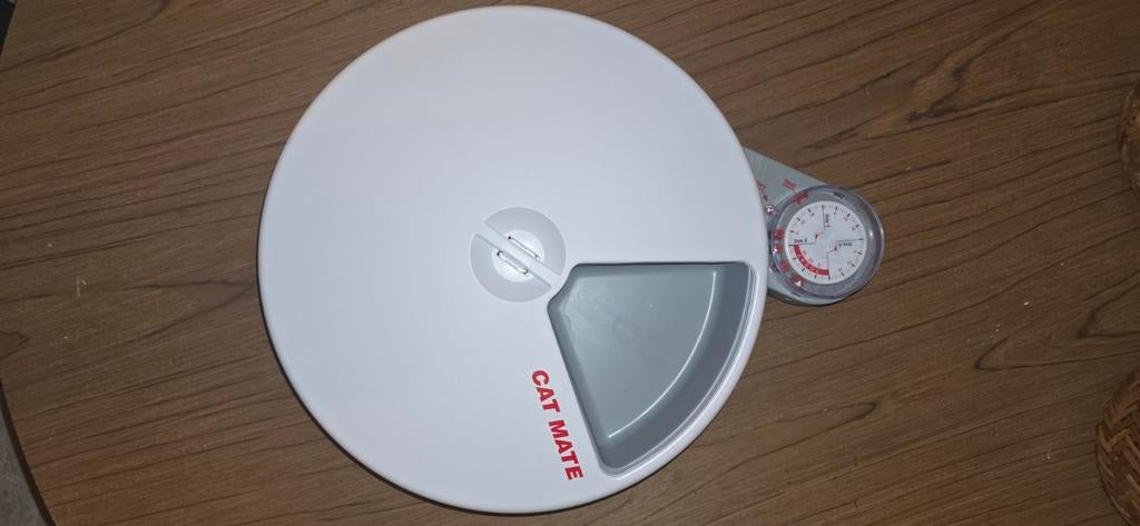 Catmate automatische voerbak. 5 voermomenten., Dieren en Toebehoren, Ophalen of Verzenden, Zo goed als nieuw