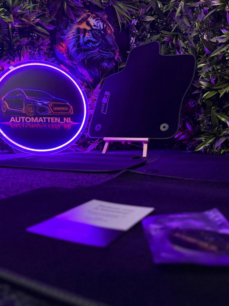 Vw Tiguan R-Line custom automatten, Auto diversen, Auto-accessoires, Ophalen of Verzenden, Zo goed als nieuw