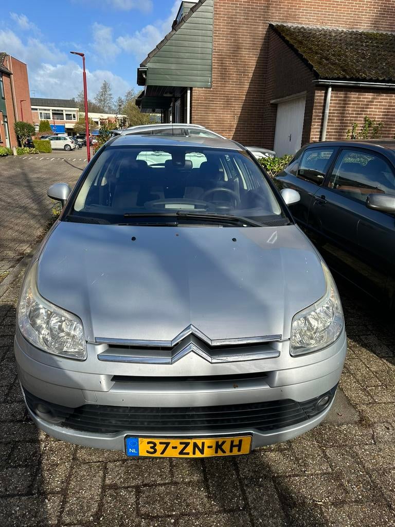 Citroën C4 1.4 16V Berline 2008 Grijs, Auto's, Voorwielaandrijving, 1360 cc, 4 cilinders, Origineel Nederlands
