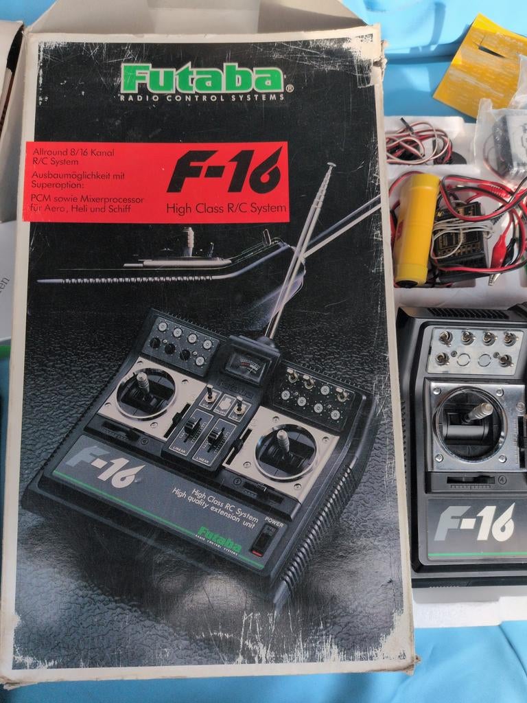 Futaba F-16 RC Zender 40MHz met toebehoren, Ophalen, Gebruikt