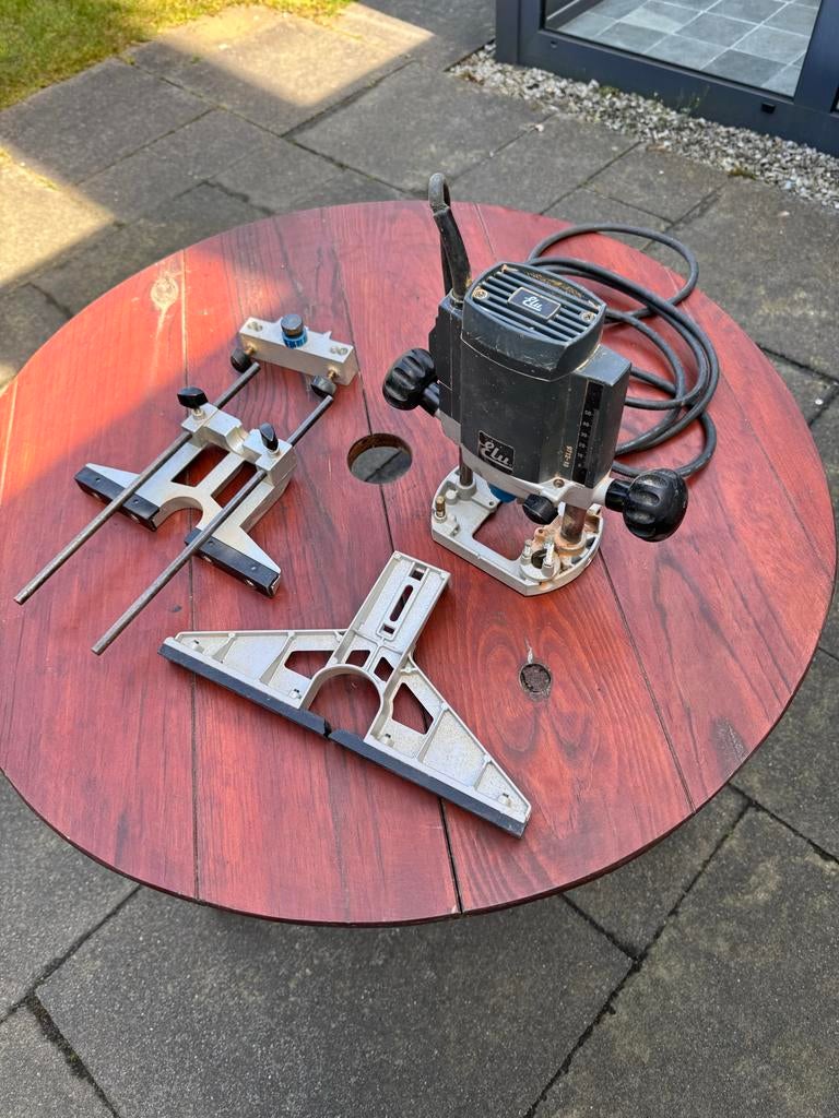 Elu Houtfrees met tafel en accessoires, Ophalen, Gebruikt, Elektrisch, Bovenfrees