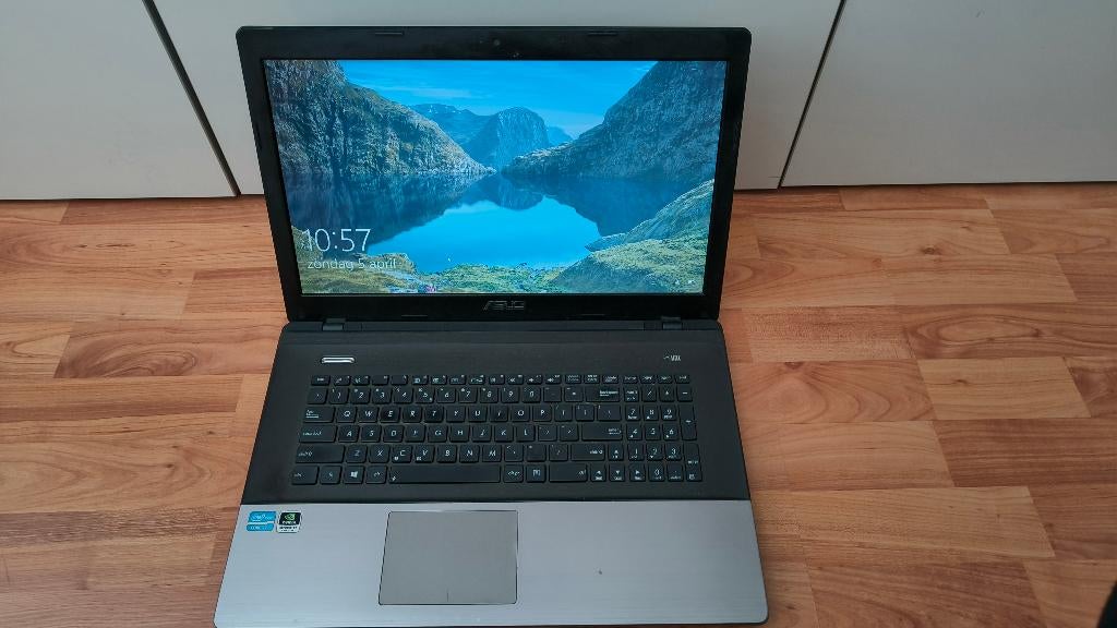 ASUS 17,3 inch laptop i7  met SSD en DVD Windows 10 home, Met videokaart, Qwerty, 8 GB, Ophalen of Verzenden