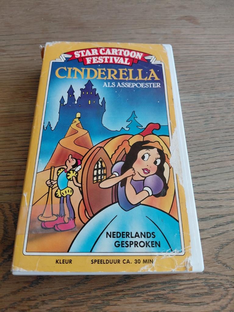 Cinderella als Assepoester videoband., Alle leeftijden, Ophalen of Verzenden, Gebruikt, Tekenfilms en Animatie