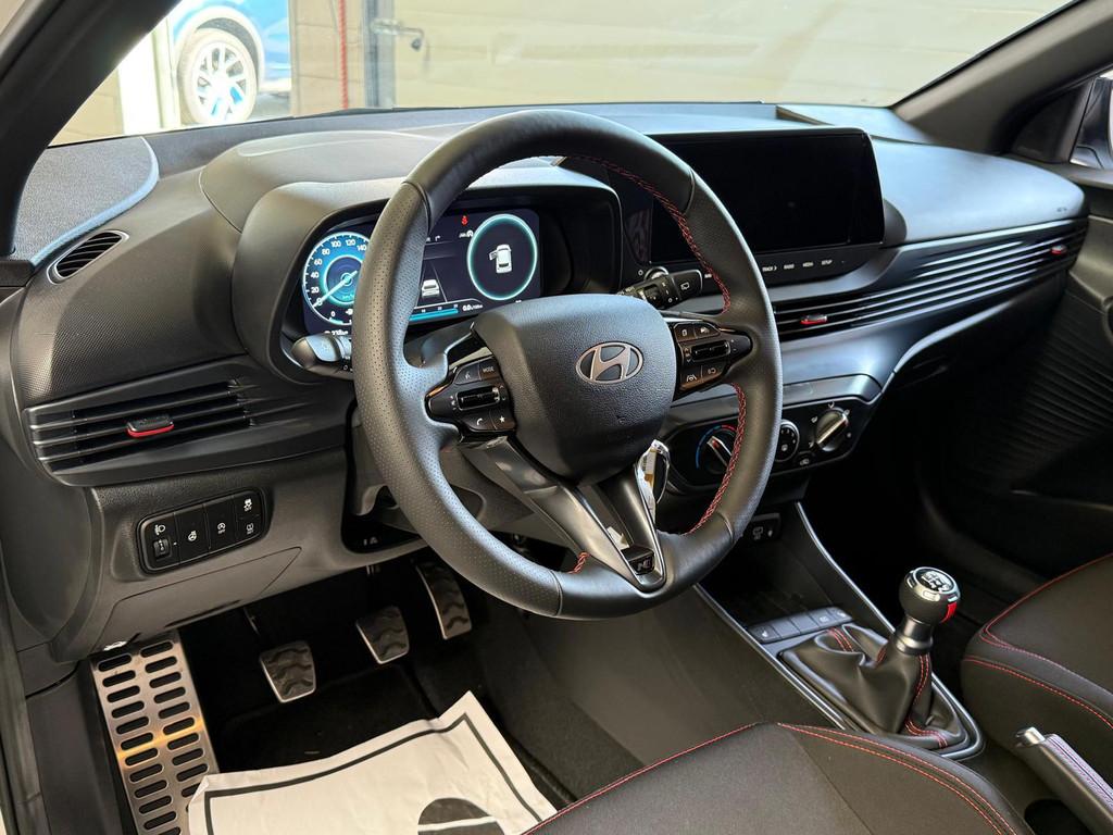 Hyundai I20 ! Paas Actie € 23.499,- ! 1.2 MPI N-Line Comfo, Voorwielaandrijving, Zwart, 4 cilinders, Wit