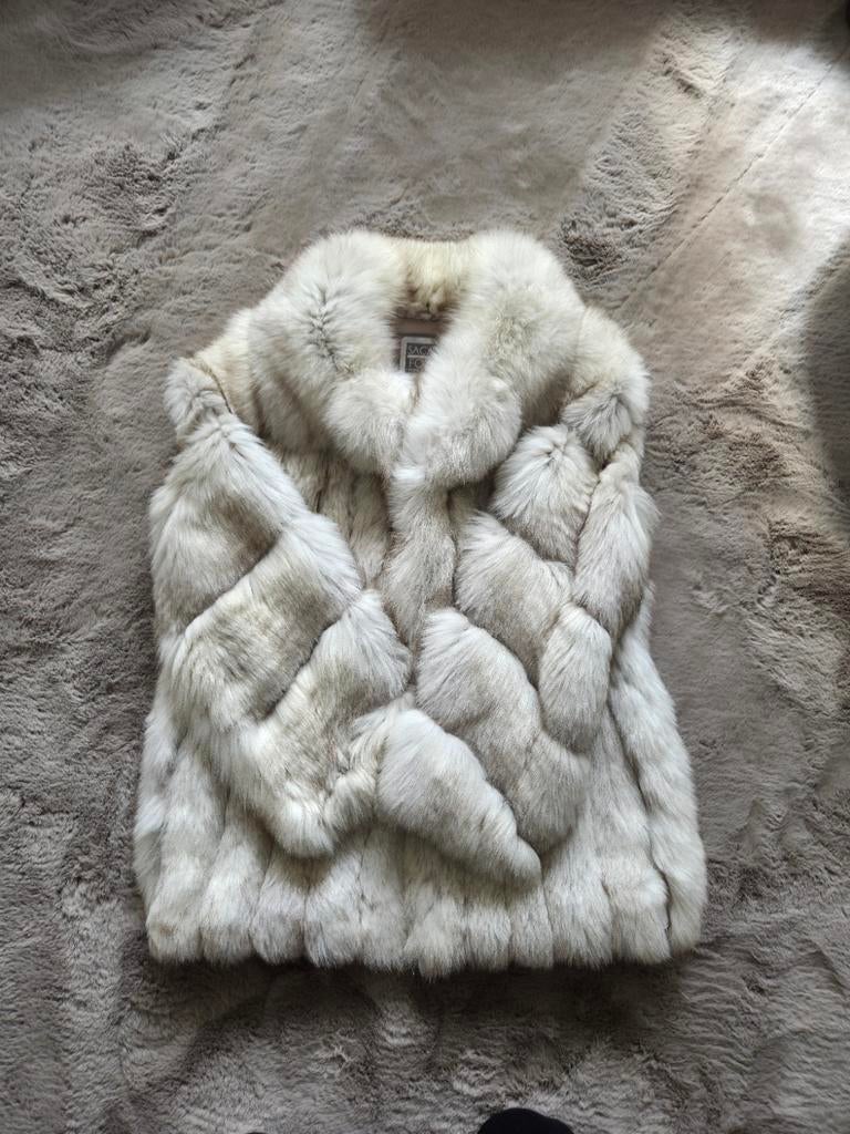 Witte vossen bontjas Saga Fox maat S - Zo goed als nieuw, Kleding | Dames, Jassen | Winter, Ophalen of Verzenden, Zo goed als nieuw