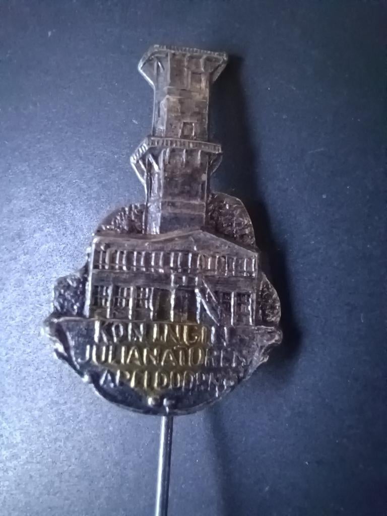 Speldje Apeldoorn Koningin Julianatoren, Verzamelen, Speldjes, Pins en Buttons, Ophalen, Gebruikt, Overige onderwerpen, Speldje of Pin