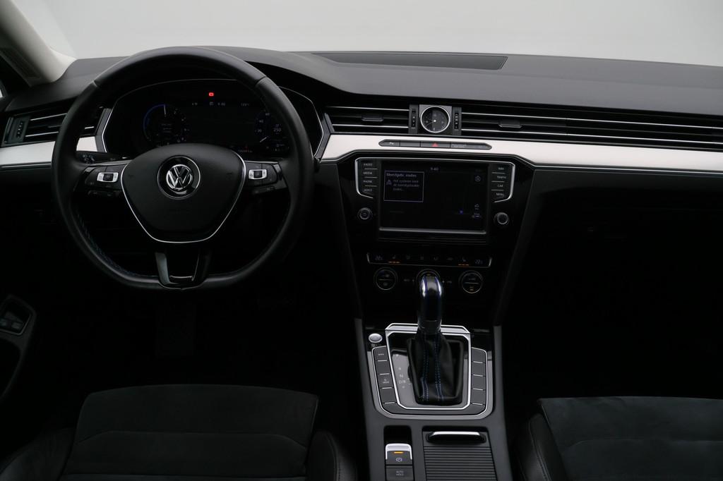 Volkswagen Passat Variant 1.4 TSI GTE Connected Series Plus, Gebruikt, 4 cilinders, Hybride Elektrisch/Benzine, 1600 kg