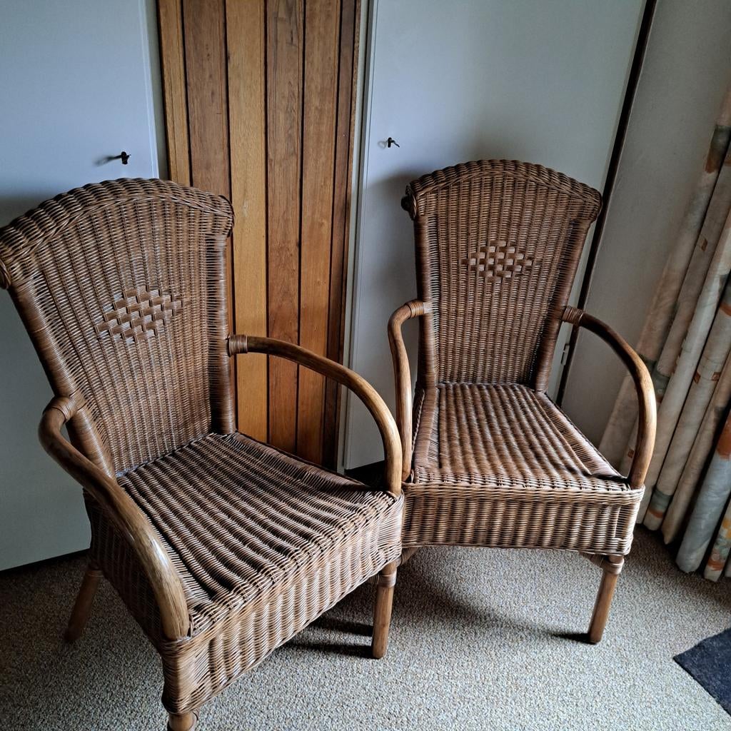 Twee rotan/riet stoelen gratis af te halen, Huis en Inrichting, Gebruikt, Twee, Bruin, Riet of Rotan