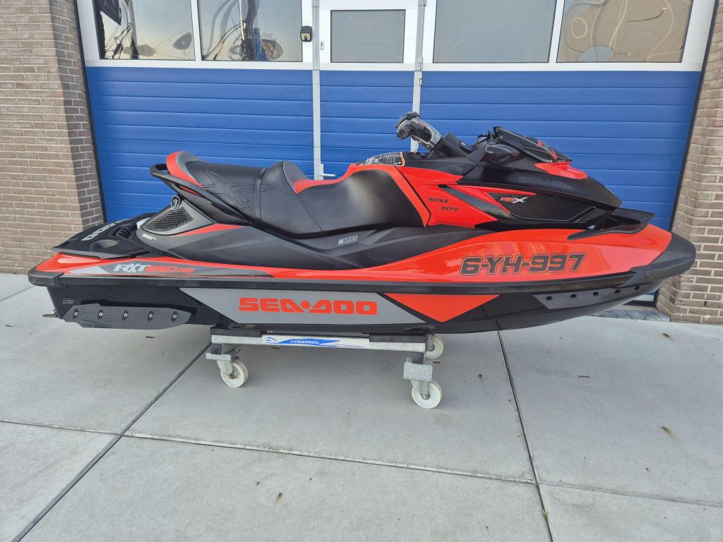 Sea-doo RXT 260 RS 83 vaaruren (2016) met vering, Niet ingevuld, Niet ingevuld, Zo goed als nieuw, Benzine