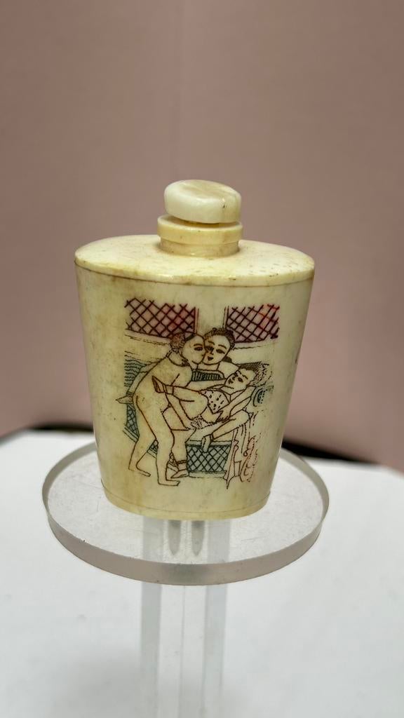 Chinees erotiek benen snuifflesje, Antiek en Kunst, Ophalen of Verzenden