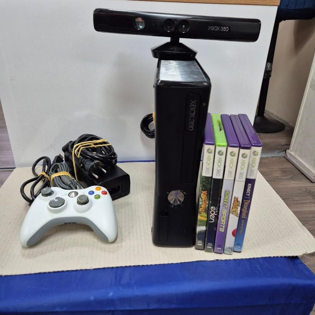 Xbox 360 Slim 4GB met Kinect Sensor en 5 Kinect games, 360 S, 4 GB, Ophalen of Verzenden, X