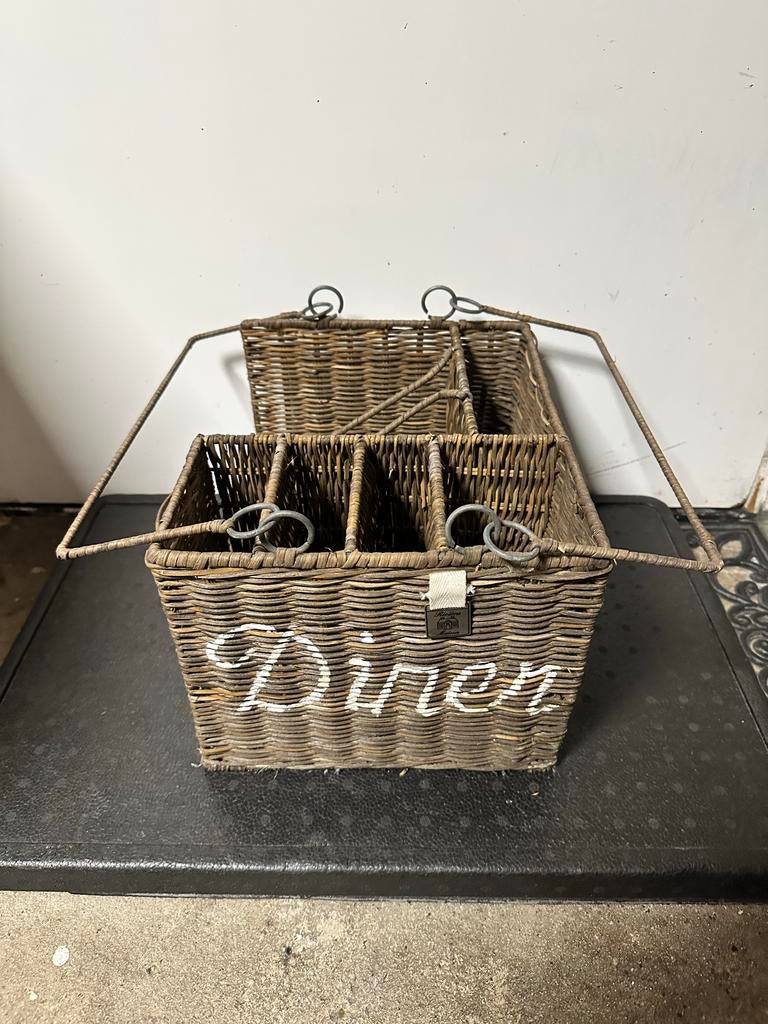 Klassiek rieten dinermandje met handvat, Ophalen of Verzenden, Zo goed als nieuw