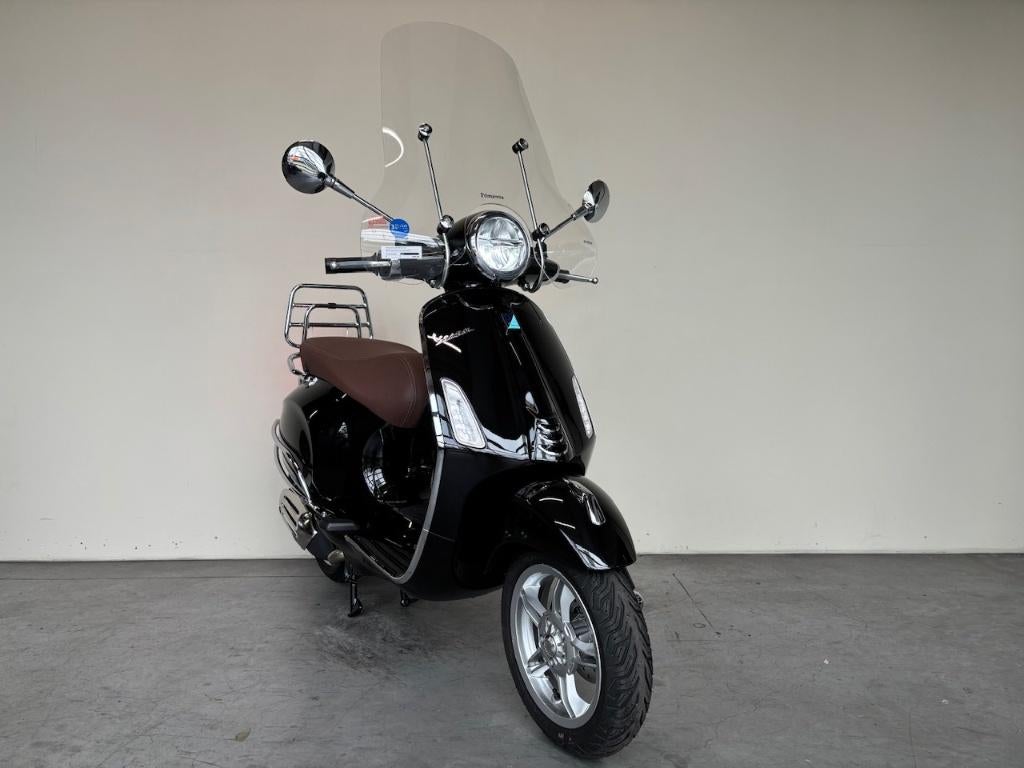 vespa Primavera Nero, Fietsen en Brommers, Scooters | Vespa, Overige modellen, Maximaal 45 km/u, Ophalen of Verzenden, Zo goed als nieuw