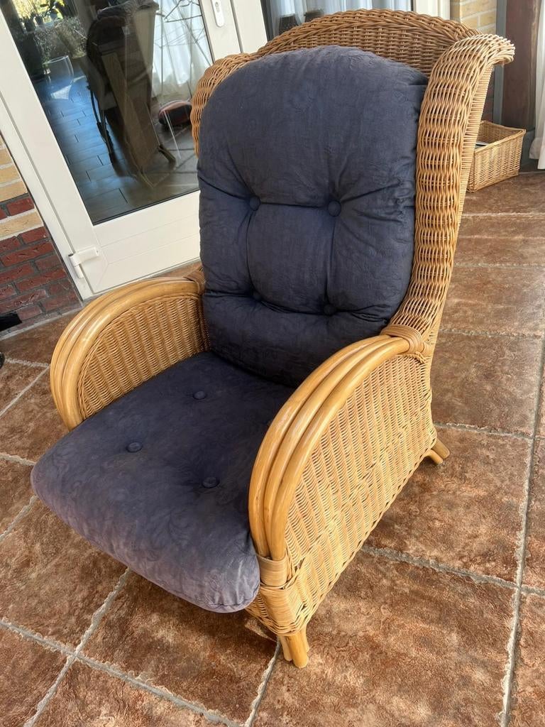 Rotan stoel met blauw kussen, Ophalen, Gebruikt, Blauw, Riet of Rotan