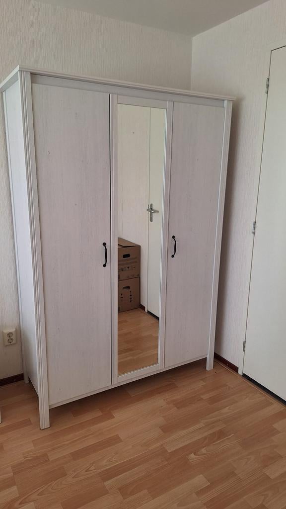 Kledingkast met spiegel, Huis en Inrichting, Kasten | Kledingkasten, Ophalen, Met deur(en), 100 tot 150 cm, Zo goed als nieuw