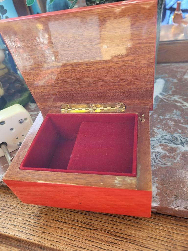 Vintage Muziekdoosje met Inlegwerk en Rood Fluweel, Ophalen of Verzenden