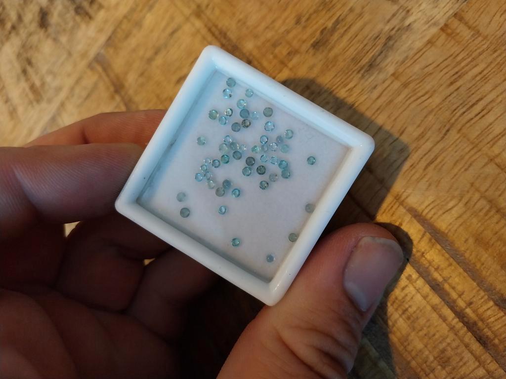 Lot met geslepen apatiet klein 2mm, Ophalen of Verzenden