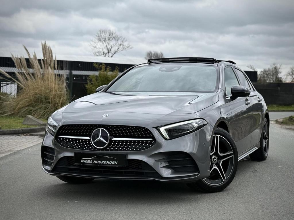 Mercedes A-klasse 250 e AMG Panoramadak|Keyless|Night pakket, Auto's, Mercedes-Benz, Gebruikt, Euro 6, 4 cilinders, Bedrijf