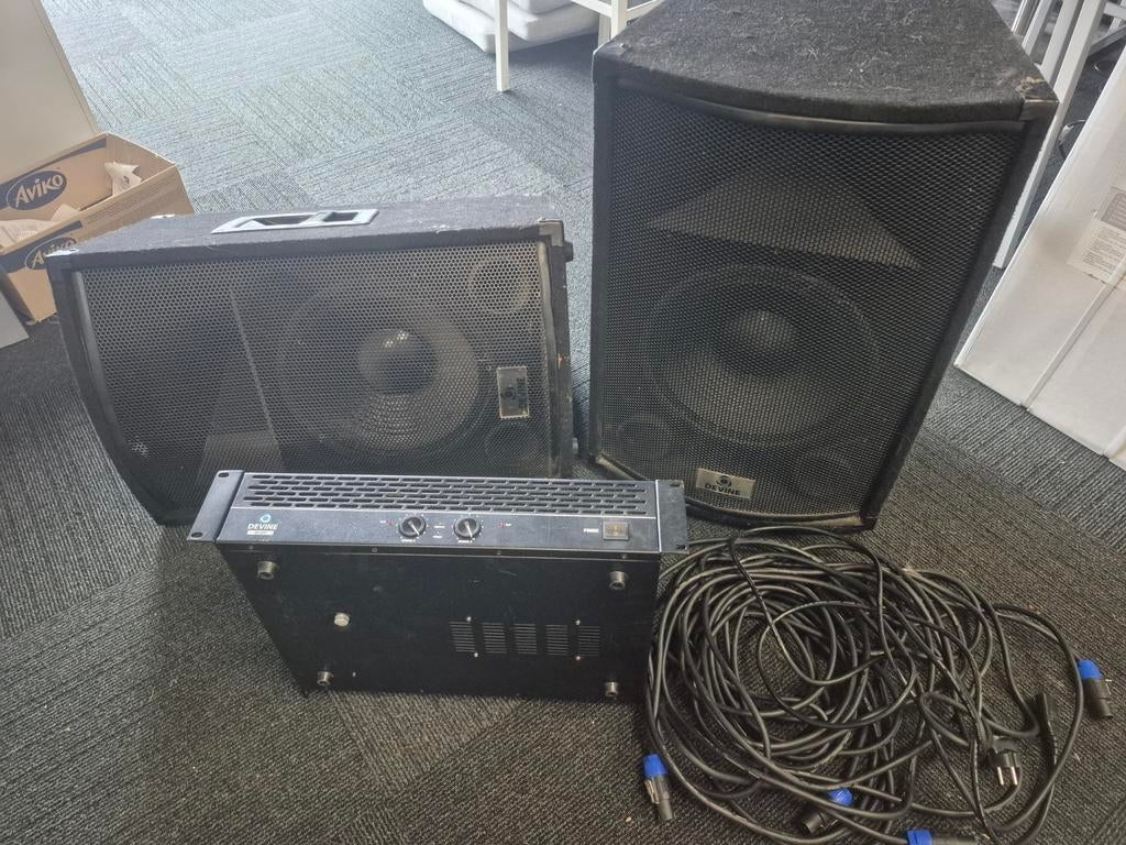 Complete PA set: 2 luidsprekers met versterker en kabels, Ophalen of Verzenden, Gebruikt, Minder dan 500 watt, P.A.