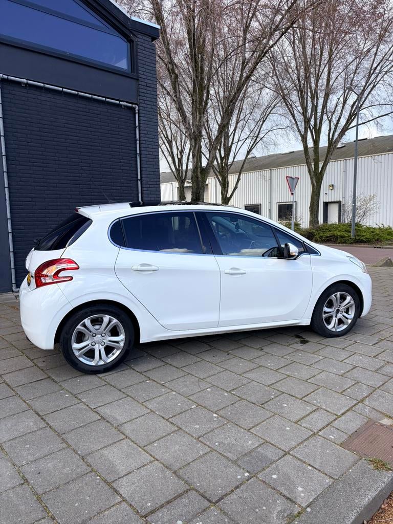 Peugeot 208 1.2 VTI 60KW/82PK 5-D 2012 Wit, Auto-onderdelen, Ophalen, Achter, Peugeot, Bumper