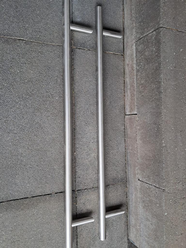 2 mooie RVS deurgrepen, Ophalen, Zo goed als nieuw, 100 tot 250 mm, Rvs