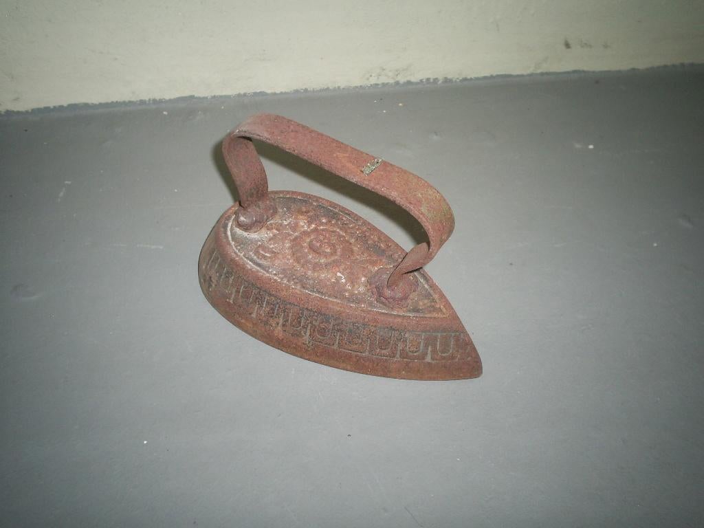 Antieke Belgisch kachelstrijkijzer, Antiek en Kunst, Ophalen of Verzenden